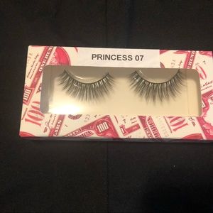 Selling lipgloss and lashes